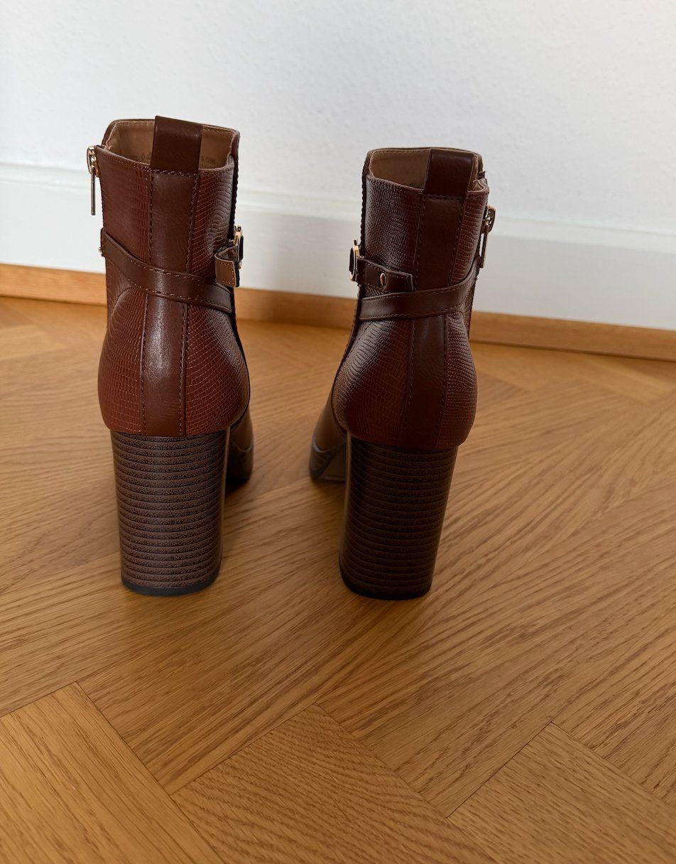 Damenschuhe: Stiefeletten braun mit Absatz Grösse 38, NEU – Neu und originalverpackt aus Basel von Blue199 3