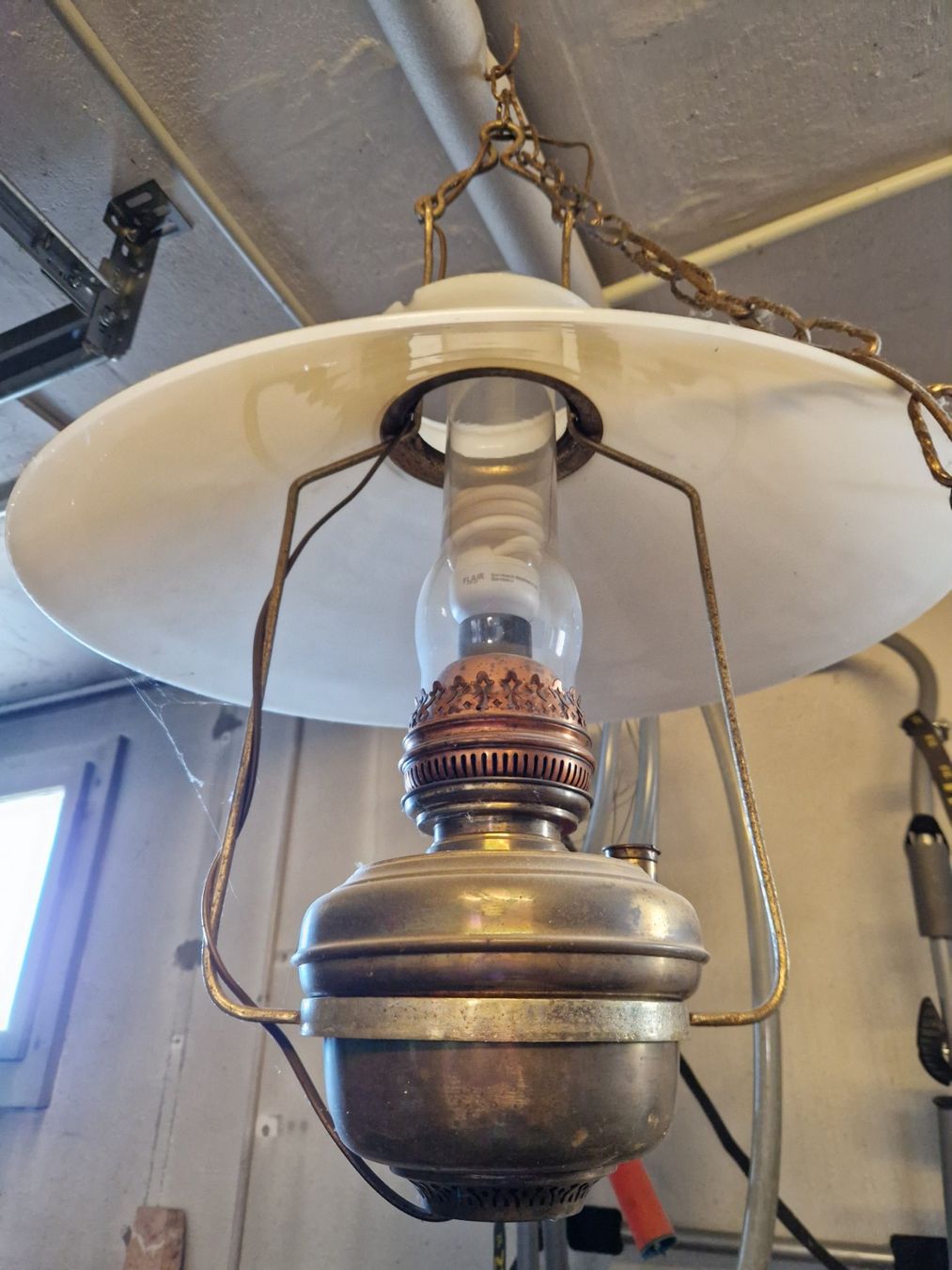 Lampen: Lampe à pétrole ancienne, électrifiée depuis – Gebraucht aus Villeneuve VD von Duchri