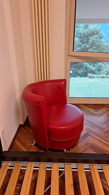 Poltrone: Poltrona in pelle rossa – Usato da Lugano venduto da val_g6yf 1