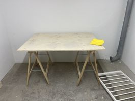 Atelier Tisch, Holzplatte mit Böcken