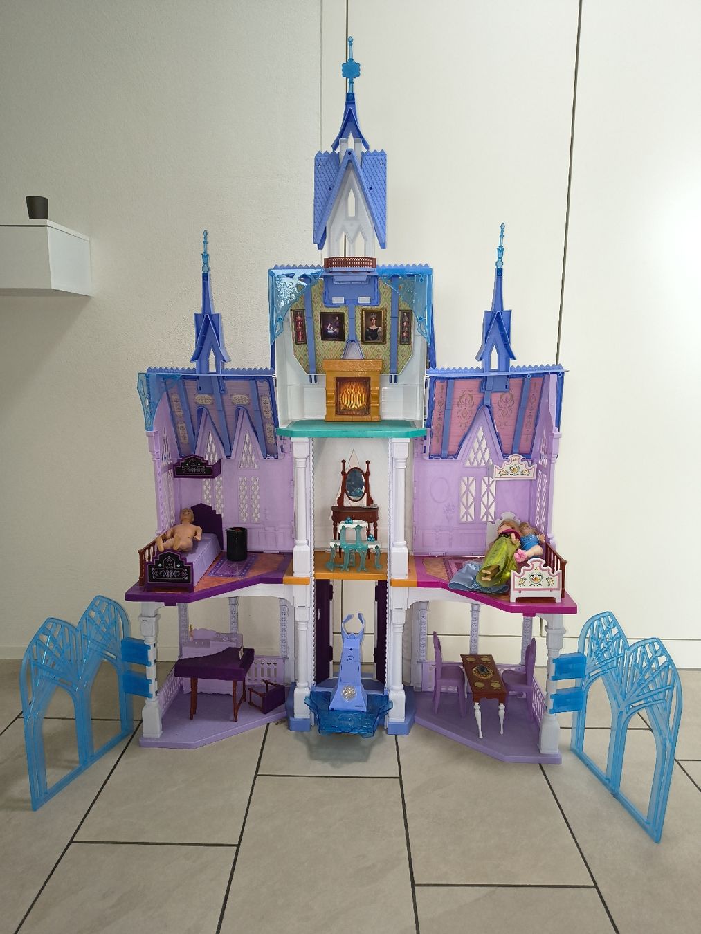 Case e mobili per bambole: Barbiehaus Frozen – Usato da Kloten venduto da sansisan 1
