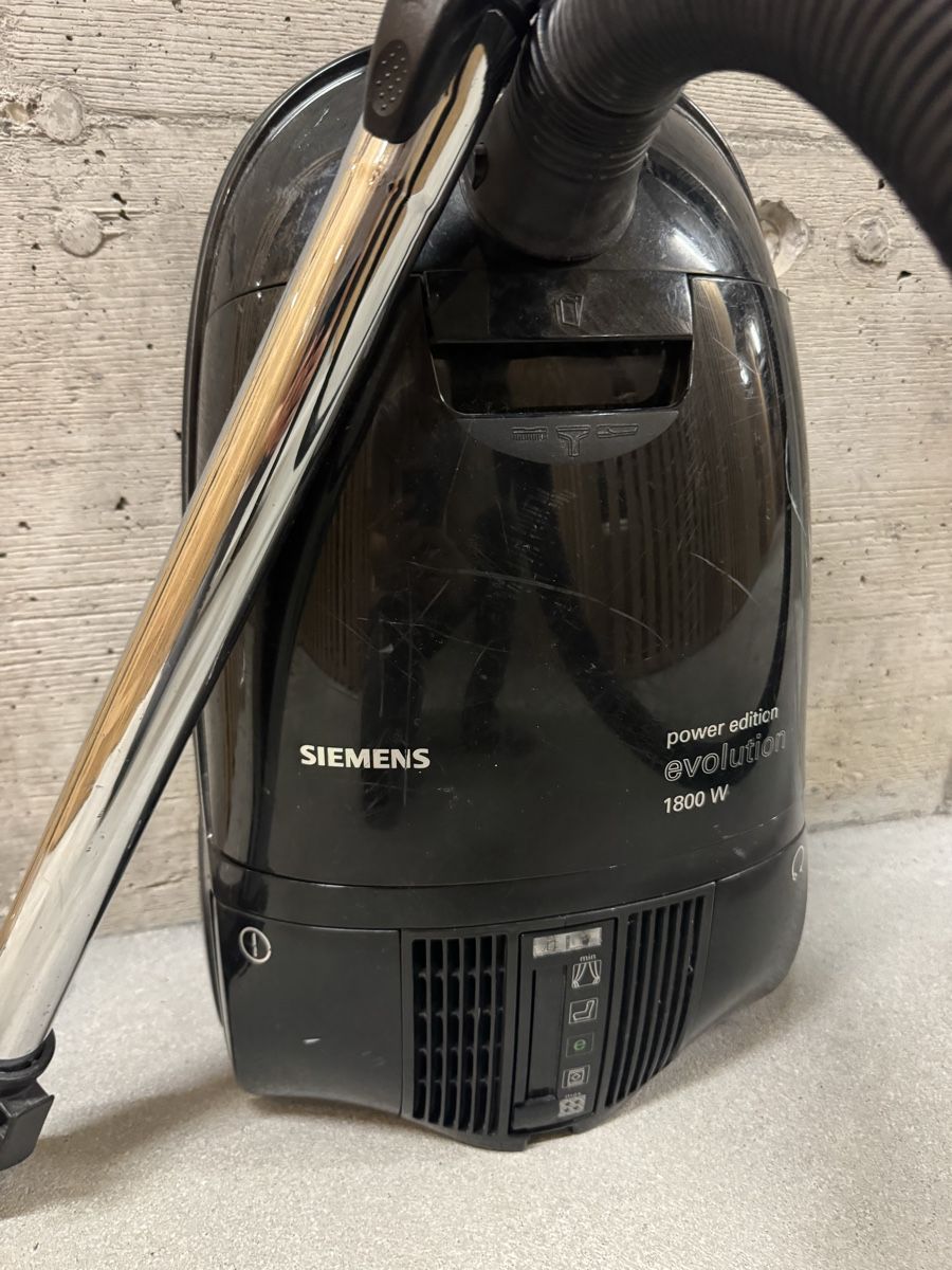 Siemens Staubsauger & Zubehör: Siemens Evolution Power Edition Vacuum Cleaner 1800W – Gebraucht aus Glattbrugg von art_j5pm 1