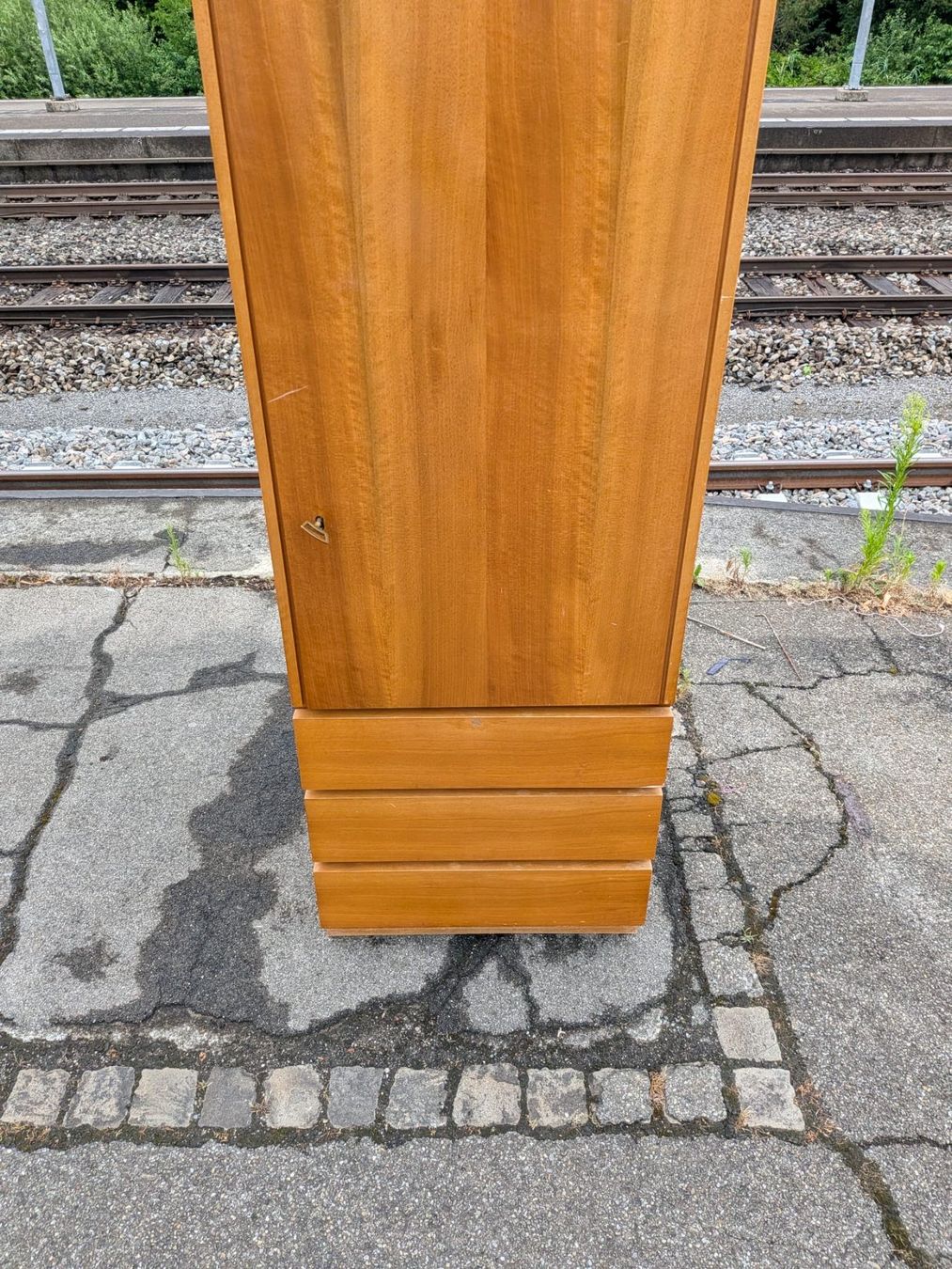 Armadi: Mid-Century-Schrank schmal mit Stange - Ref. 07/03 – Usato da Au ZH venduto da BrockiAu 7