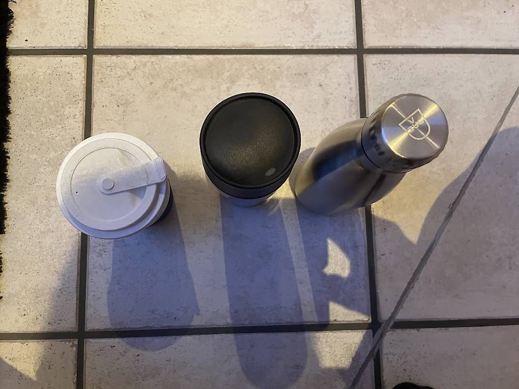Borracce & Thermos: 2 kaffeebecher und1 edelstahlflasche neu – Usato da Wollerau venduto da michel31 1