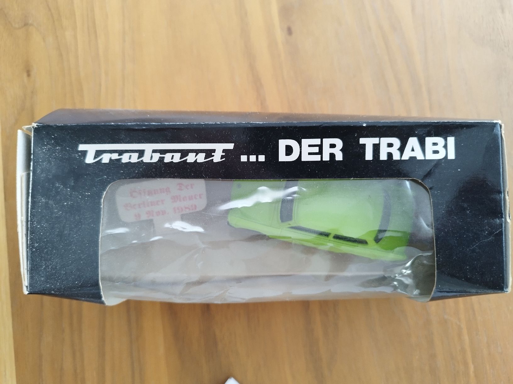 Modellini d'auto: Trabant 1:43 DDR Mauerfall Edition  – Nuovo (secondo la descrizione) da Untervaz venduto da Pescante 3