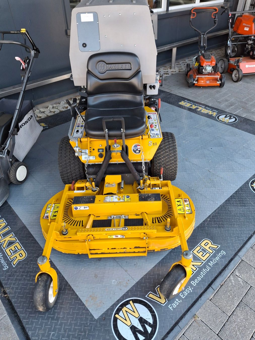 Rasenmäher: S18 Walker Frontmäher – Gebraucht aus Sutz von Shop_LehmannGT 1