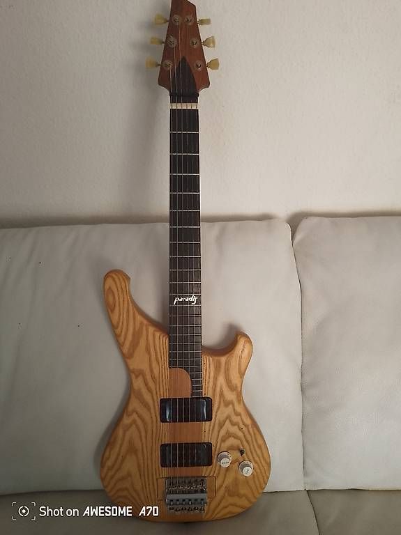 Strumenti musicali: Guitare paradis – Usato da Paudex venduto da TCHAKS 4