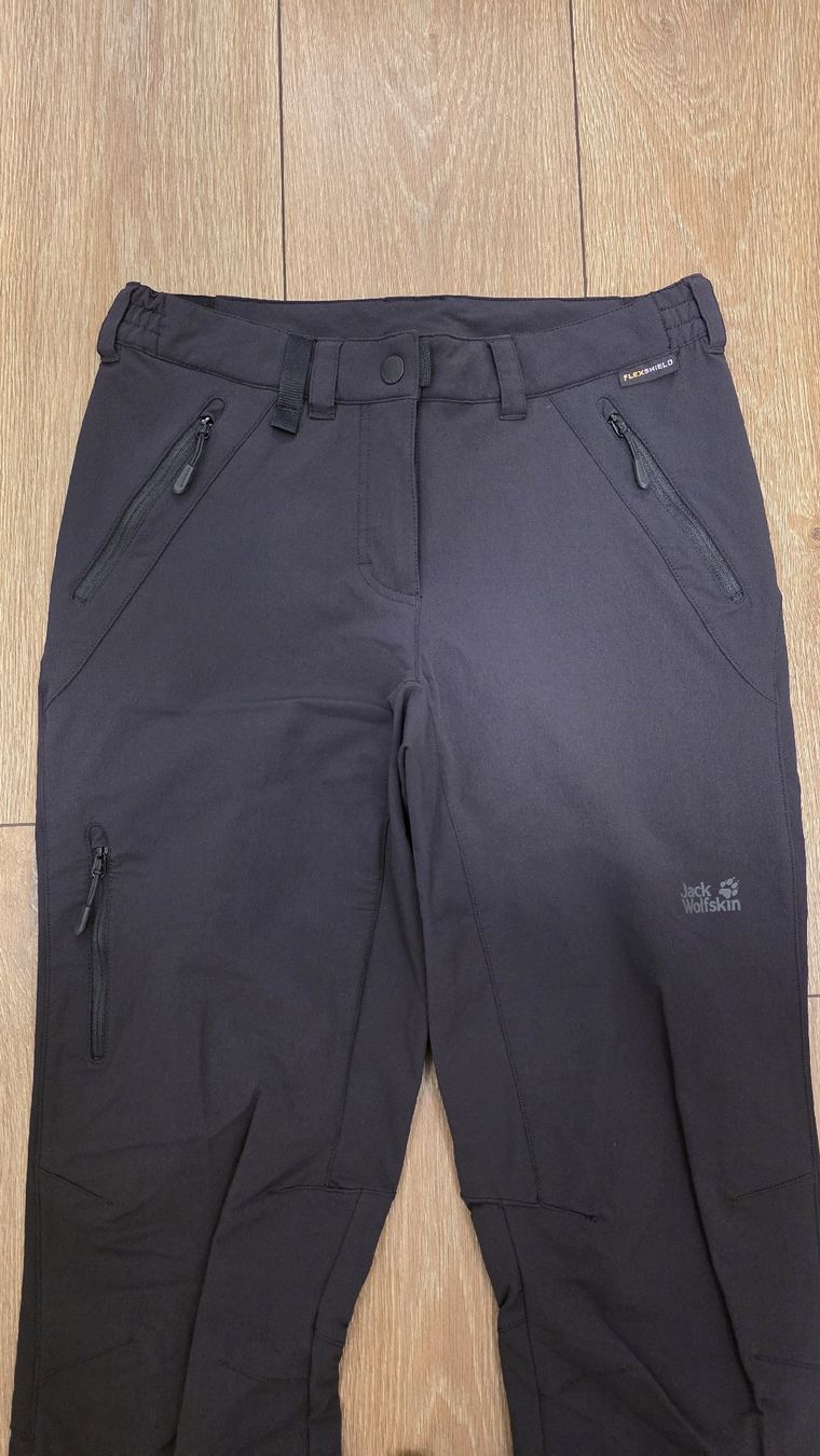 Jack Wolfskin Pantalons: Jack Wolfskin Wanderhose Gr. 34 schwarz – D'occasion à Erlinsbach par Beatrice_Aargau 1