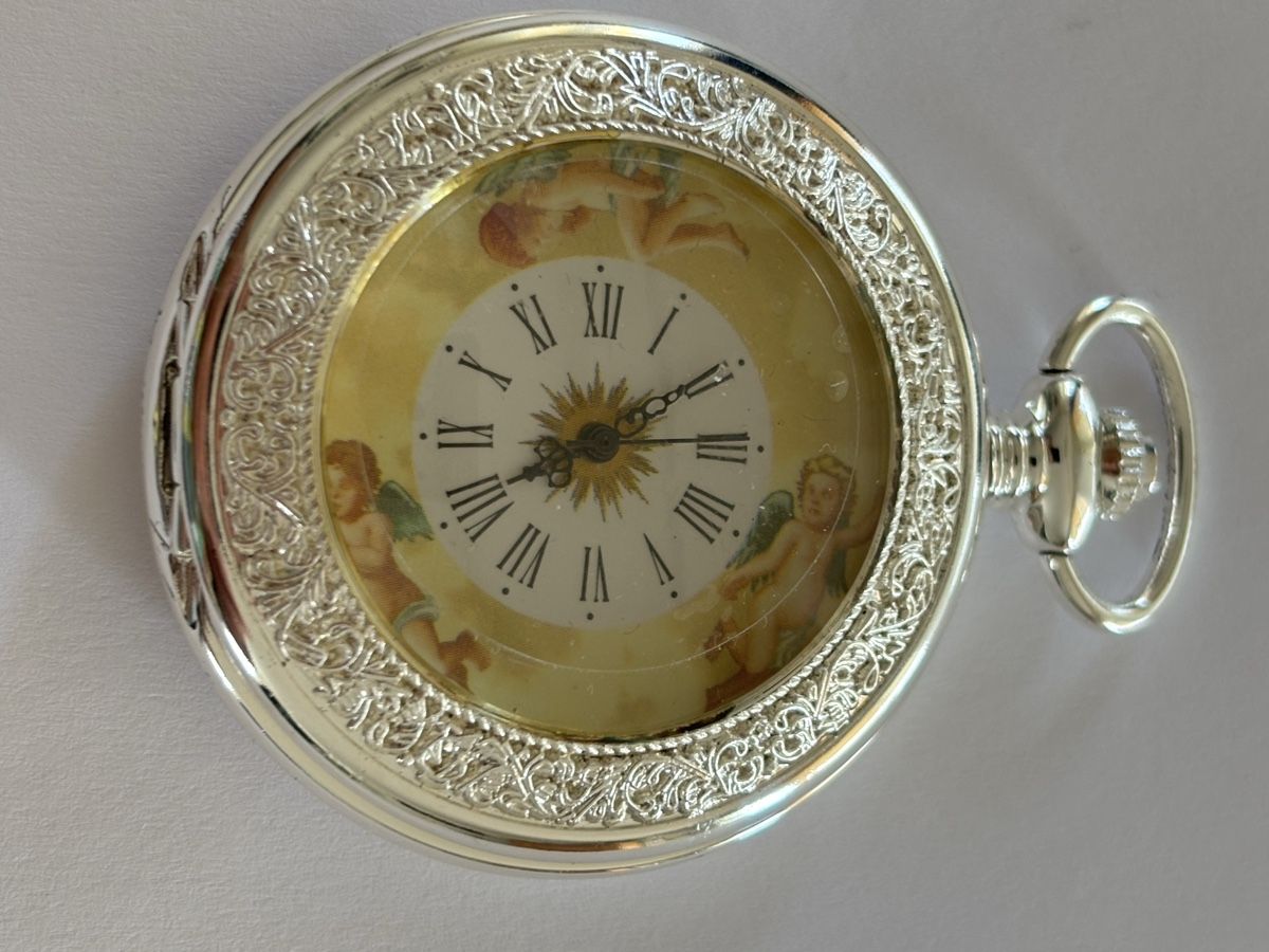 Orologi: Taschenuhr Engel-Motiv, silbern, läuft – Usato da Langnau am Albis venduto da flusspflege 1