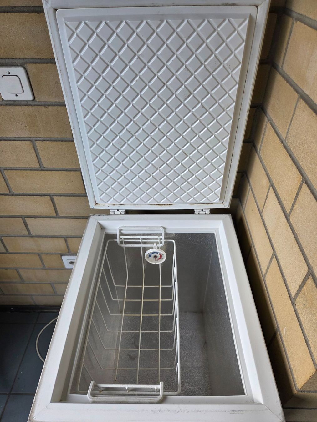 Novamatic Congelatori: Novamatic Gefrierschrank (95 Liter) – Usato da Ennetbaden venduto da mar_cm2p 1