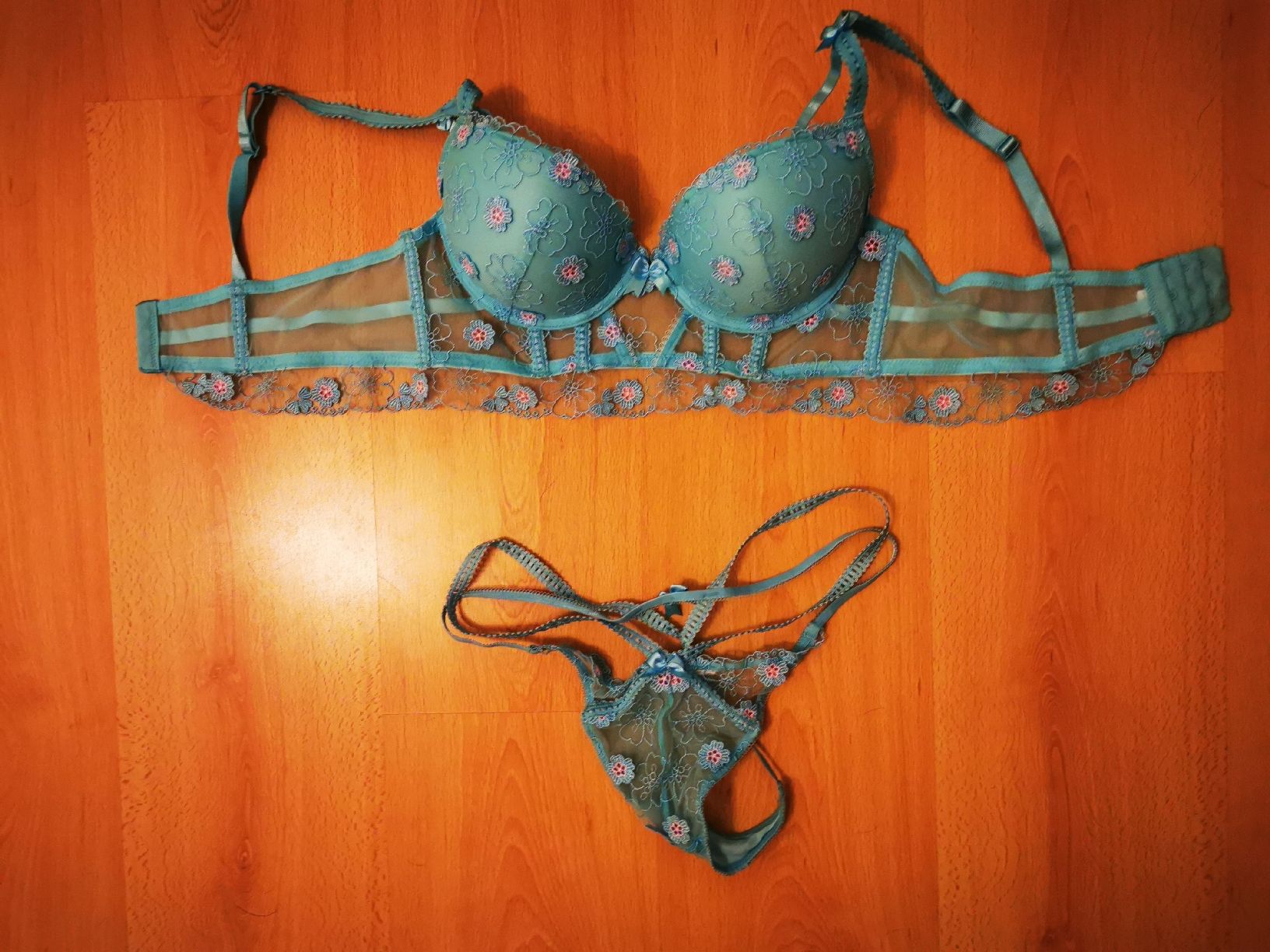 Sonstige Unterwäsche: Elegante Damen Wäsche Set hellblau – Neu (gemäss Beschreibung) aus Balsthal von Leila_Luna