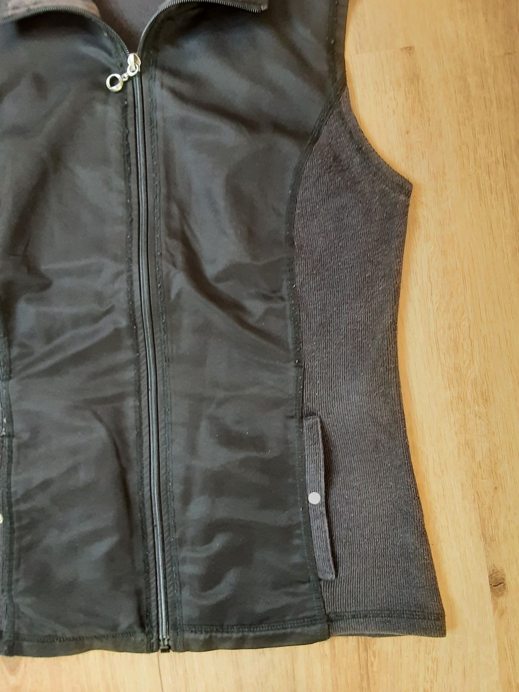 Gilet & Giacche senza maniche: Schwarze  Damen Weste Gr. 38 – Usato da Altdorf UR venduto da Brandli 1
