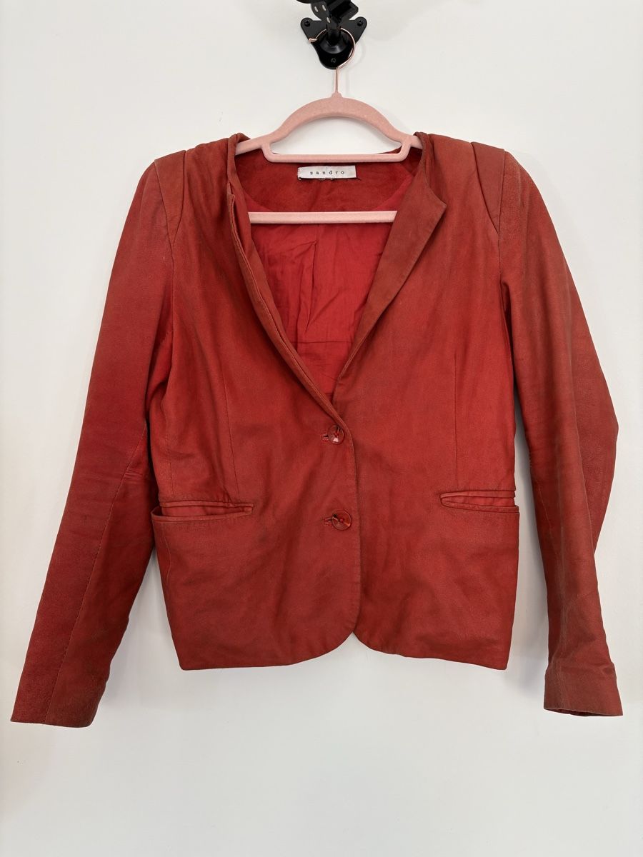 Sandro Vestes: Veste Sandro en cuir souple. Taille 34-36 – D'occasion à Lausanne par france.guillermin