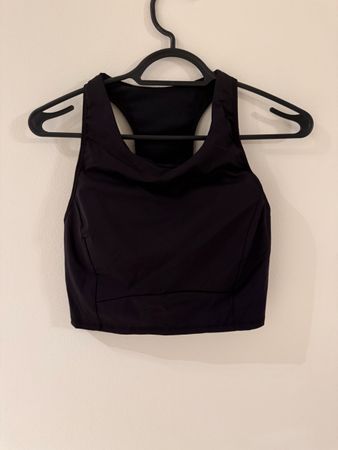 Haut de sport noir - Parfait pour vos entraînements!