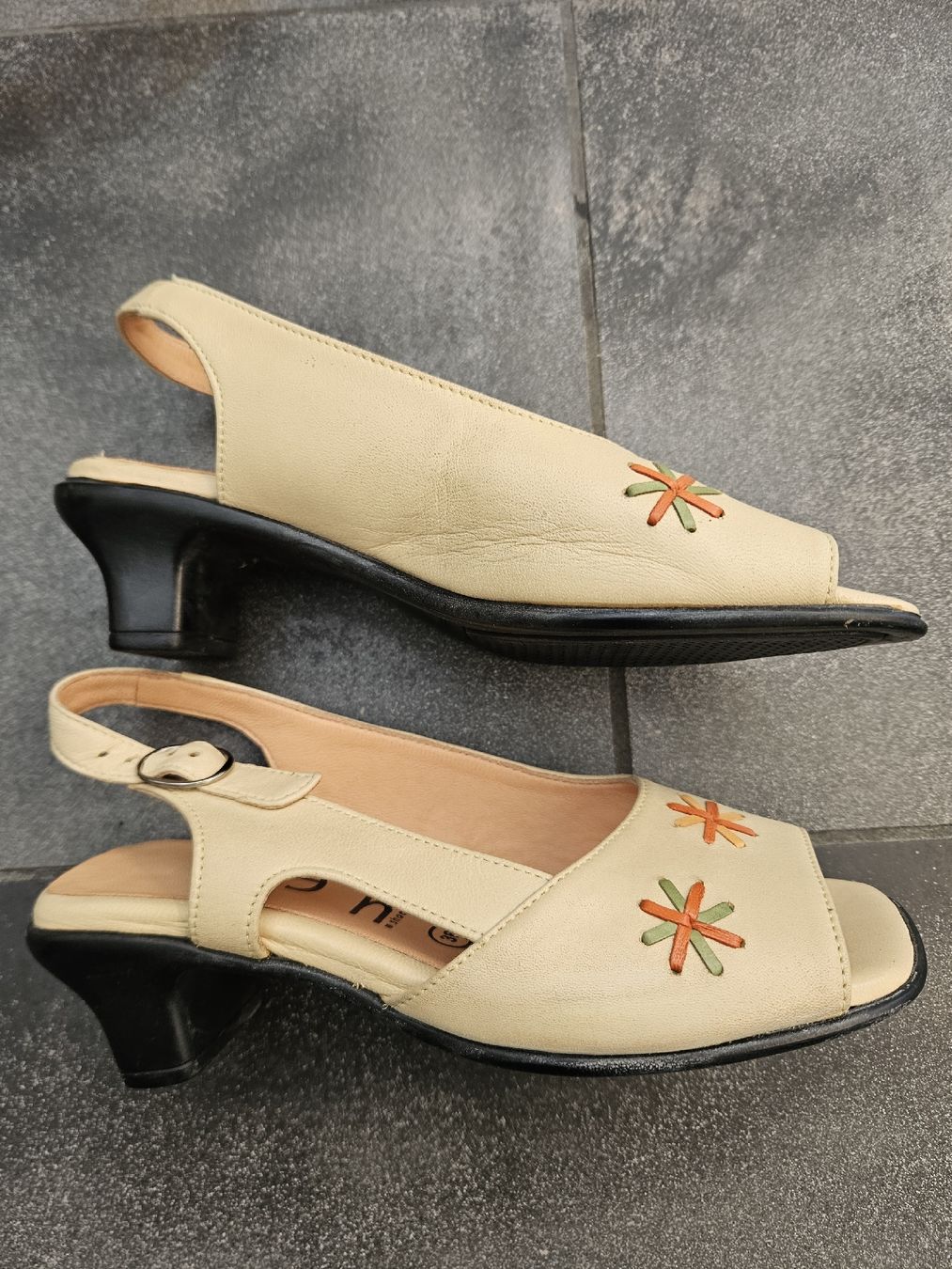 Damenschuhe: Zeen Sandalen hell gelb Grösse 36 – Neu (gemäss Beschreibung) aus Ormalingen von nomolnoi 6