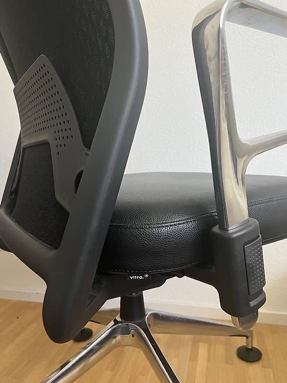 Vitra Sedie: Vitra ID Mesh Chair Conference – Usato da Grandvaux venduto da sbi_b2q6 2