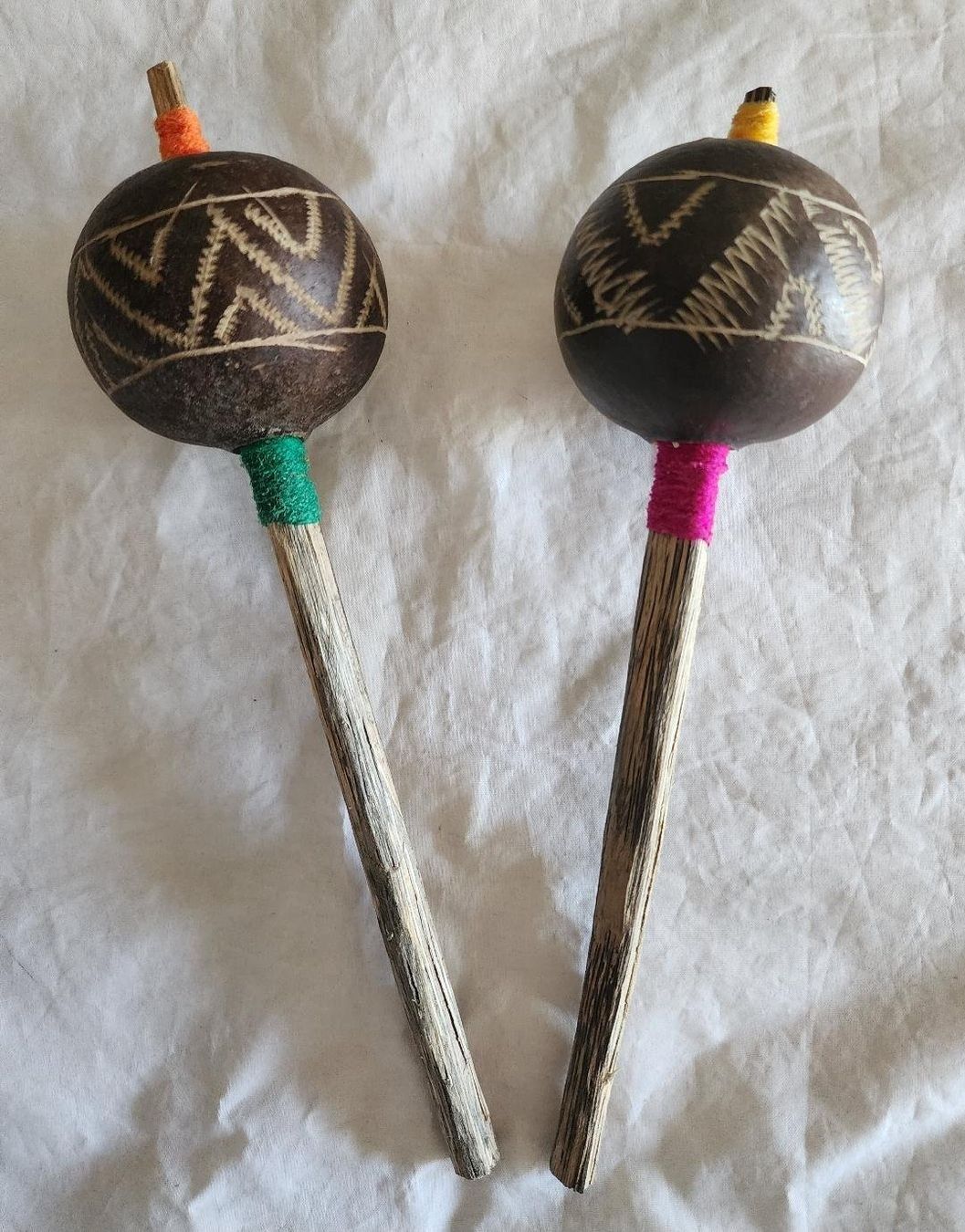 Strumenti musicali: 2 x Shaman Percussion Rassel Peru, Neu! – Nuovo (secondo la descrizione) da Zihlschlacht venduto da Glomex
