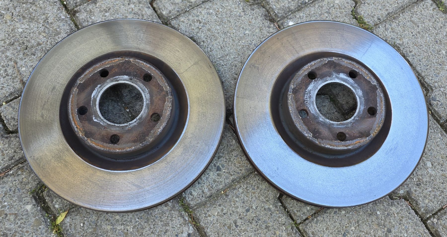 Ford Tutti pezzi di ricambio auto: Bremsscheiben-Set Ford Focus IV – Usato da Heimenhausen venduto da rovermini