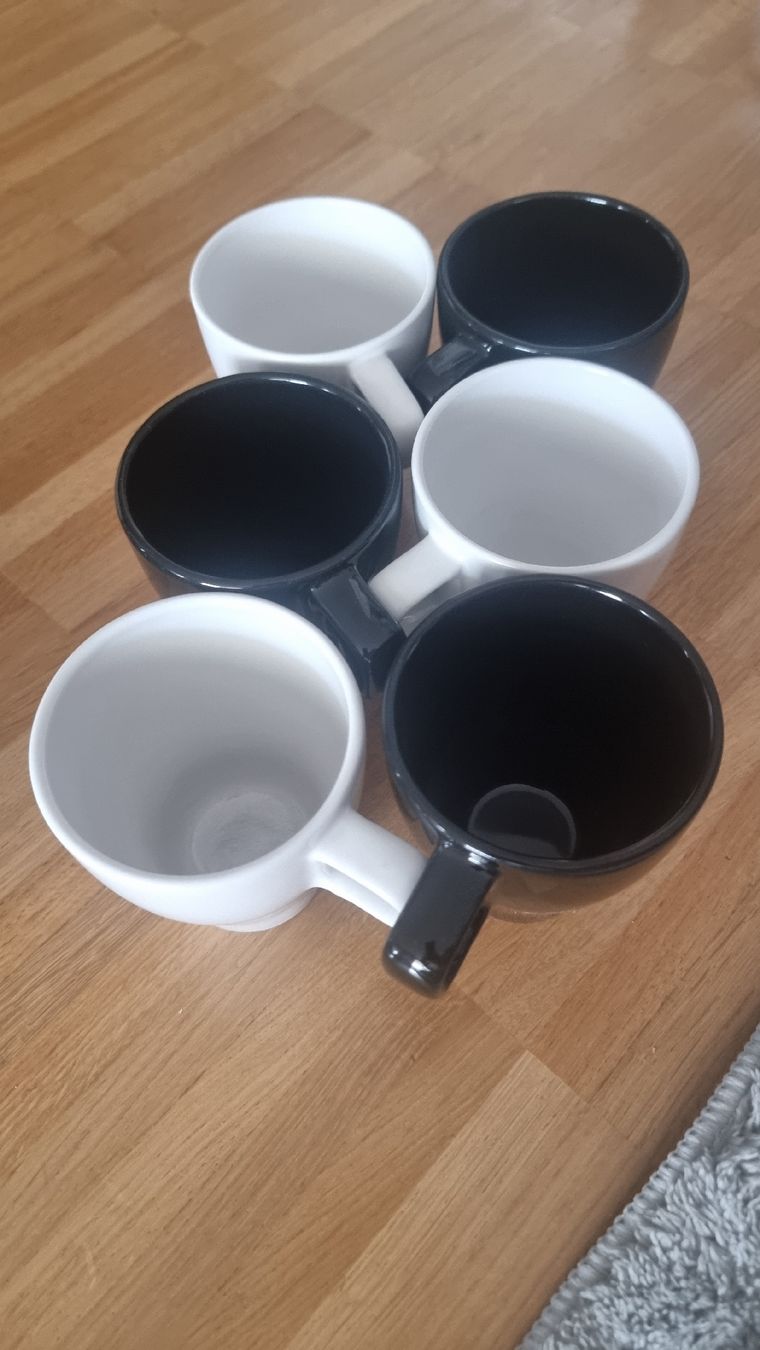 Ikea Tazze: 6 Kaffeetassen weiss und schwarz 3er Set – Usato da Dietikon venduto da adr_825s 1