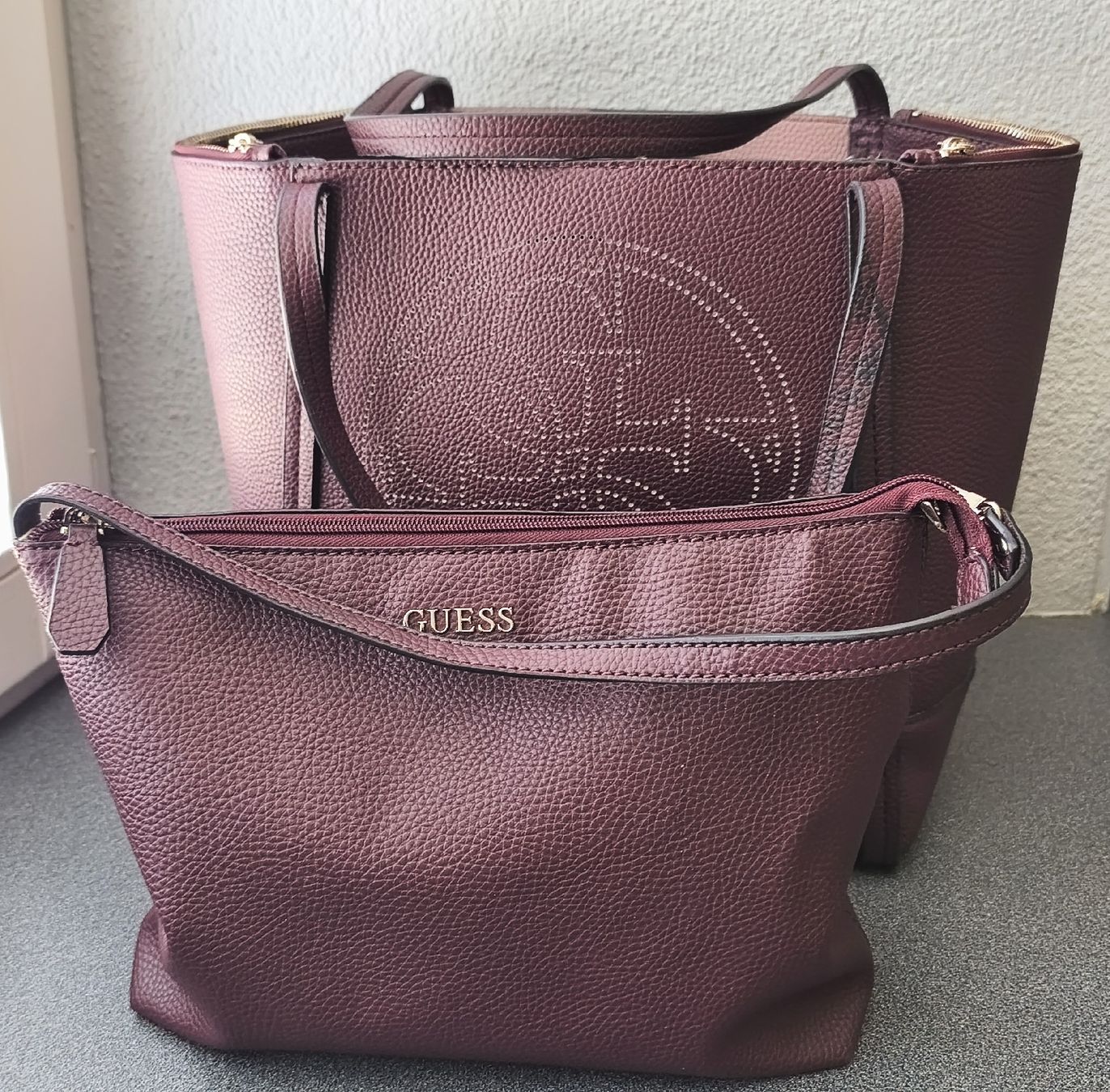 Guess Borse da donna: Guess Ledertasche mit separater Innentasche, bordeaux – Usato da Hitzkirch venduto da Lachrima63 1