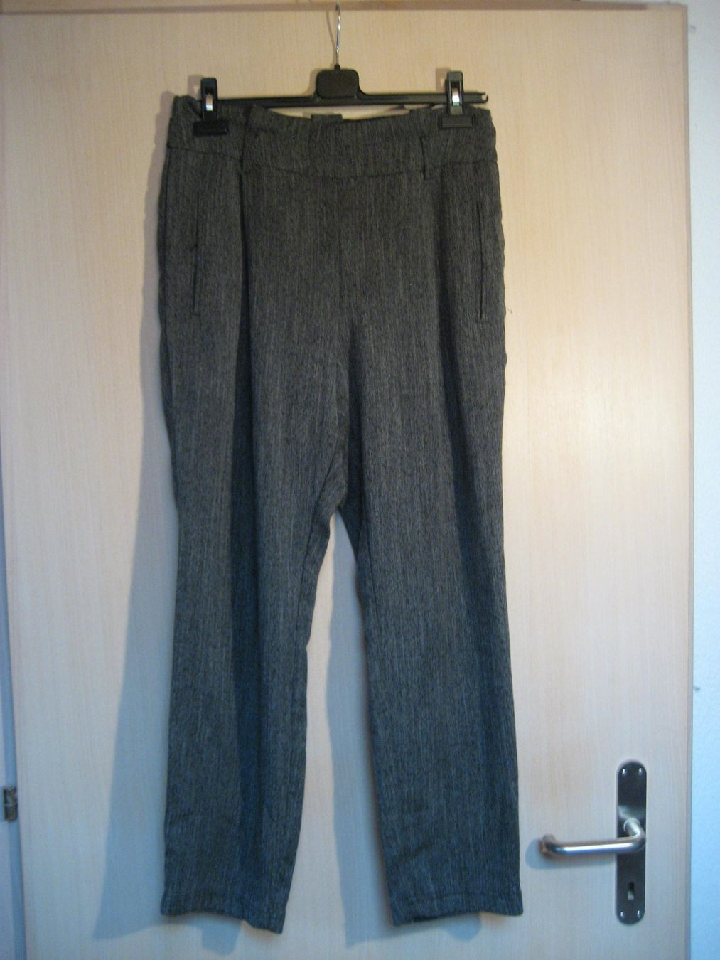 Stradivarius Pantaloni: Pantalon Stradivarius taille 36 – Usato da Delémont venduto da marryb