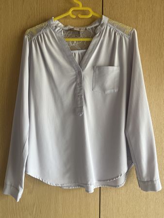 langarmige lilafarbene Bluse