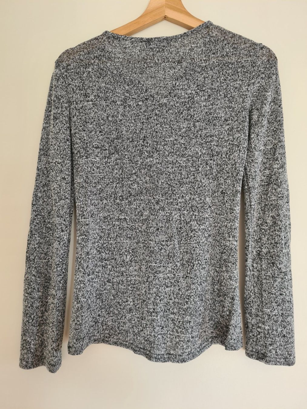 Maglioni & Felpe: Leichter Pullover grau mit goldigem Reißverschluss – Usato da Schaffhausen venduto da sabrina915 5