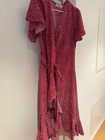 Sommerliches Kleid, rot mit Blumenmuster, Gr. S