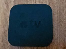 Apple TV Box mit Zubehör