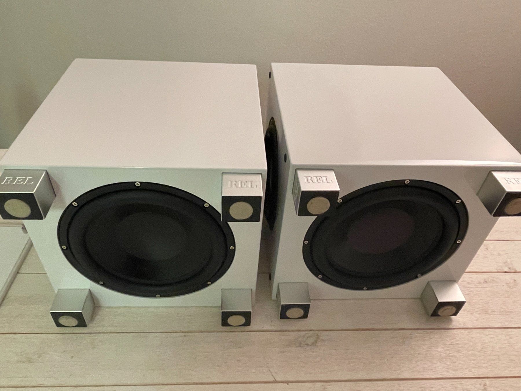 Lautsprecher: 1 X REL T7i Active Subwoofer weiss – Gebraucht aus Luzern von wnif 5
