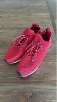 Rote Strick Turnschuhe - Ideal für den Frühlingsspaziergang!