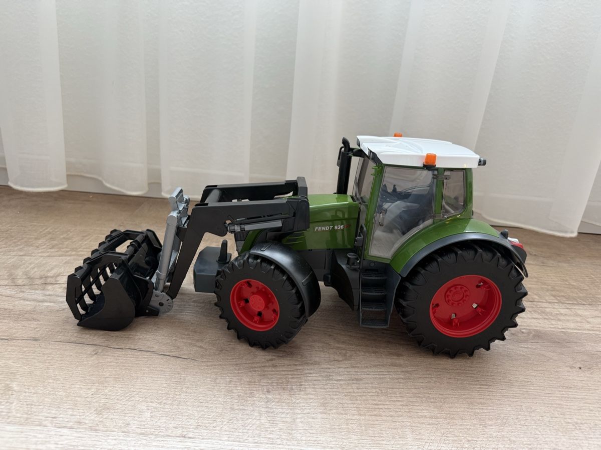 Bruder Spielzeuge: Bruder Fendt Traktor mit Frontlader – Gebraucht aus Wädenswil von Ifthekelt