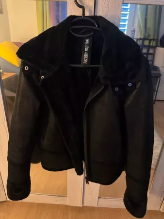 Schwarze Winterjacke