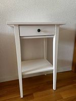 Ikea-Nachttisch weiss