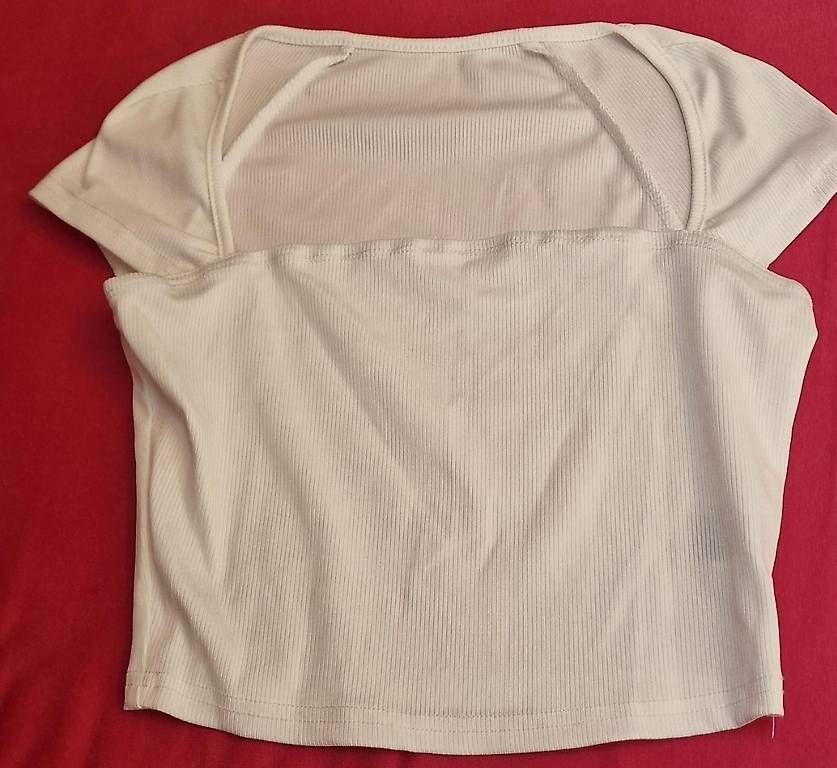 Top: Weisses crop top – Usato da Riehen venduto da Joloe