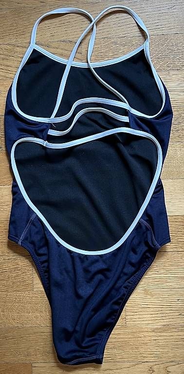 Badekleider & Bikinis: TYR BADEANZUG – Gebraucht aus Wädenswil von esp_z8tb 1