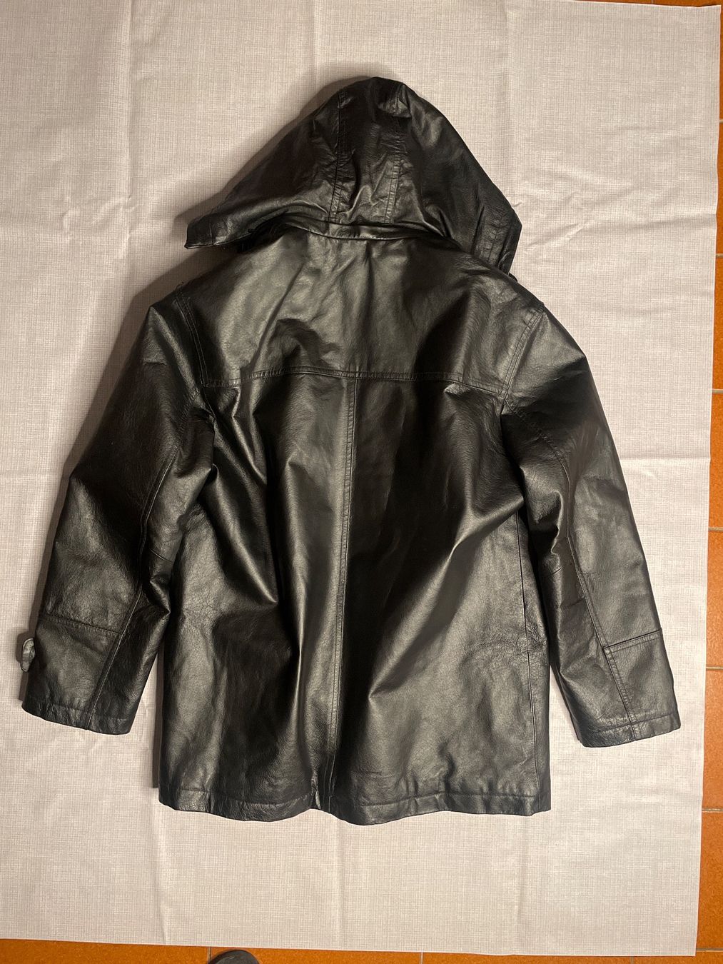 Giacche: Leder Jacke mit abnehmebare Kaputze – Usato da Capolago venduto da LA.BOTTEGA 5