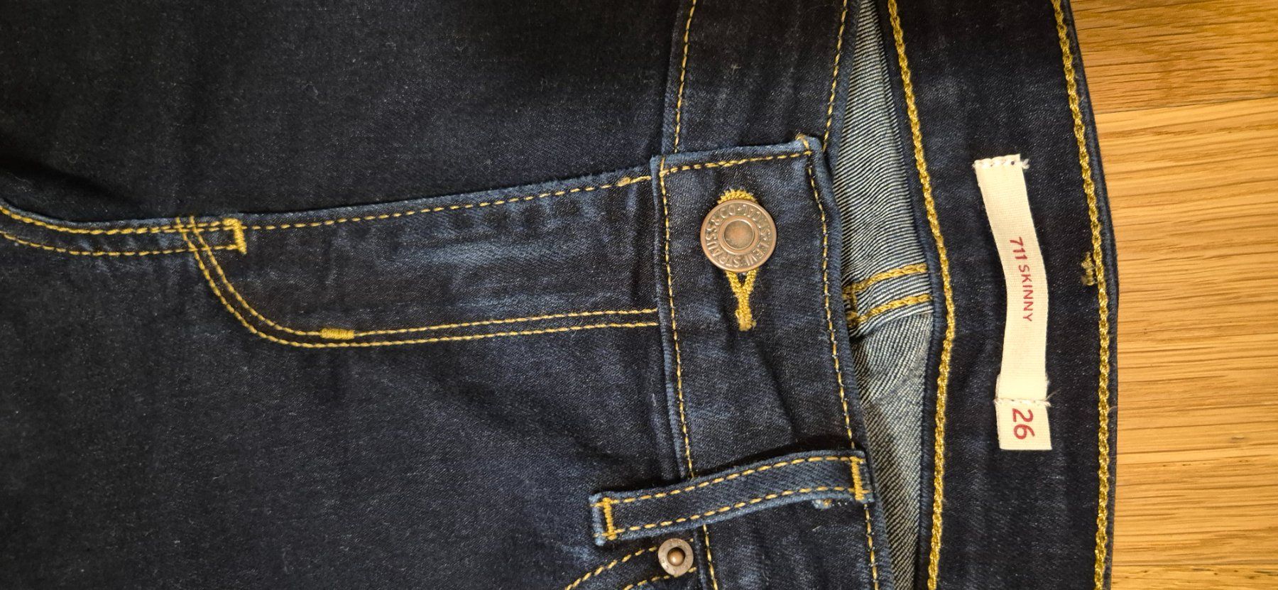 Levi's Jeans: Jeans Levi's – Nuovo (secondo la descrizione) da Lausanne venduto da malimar3 3