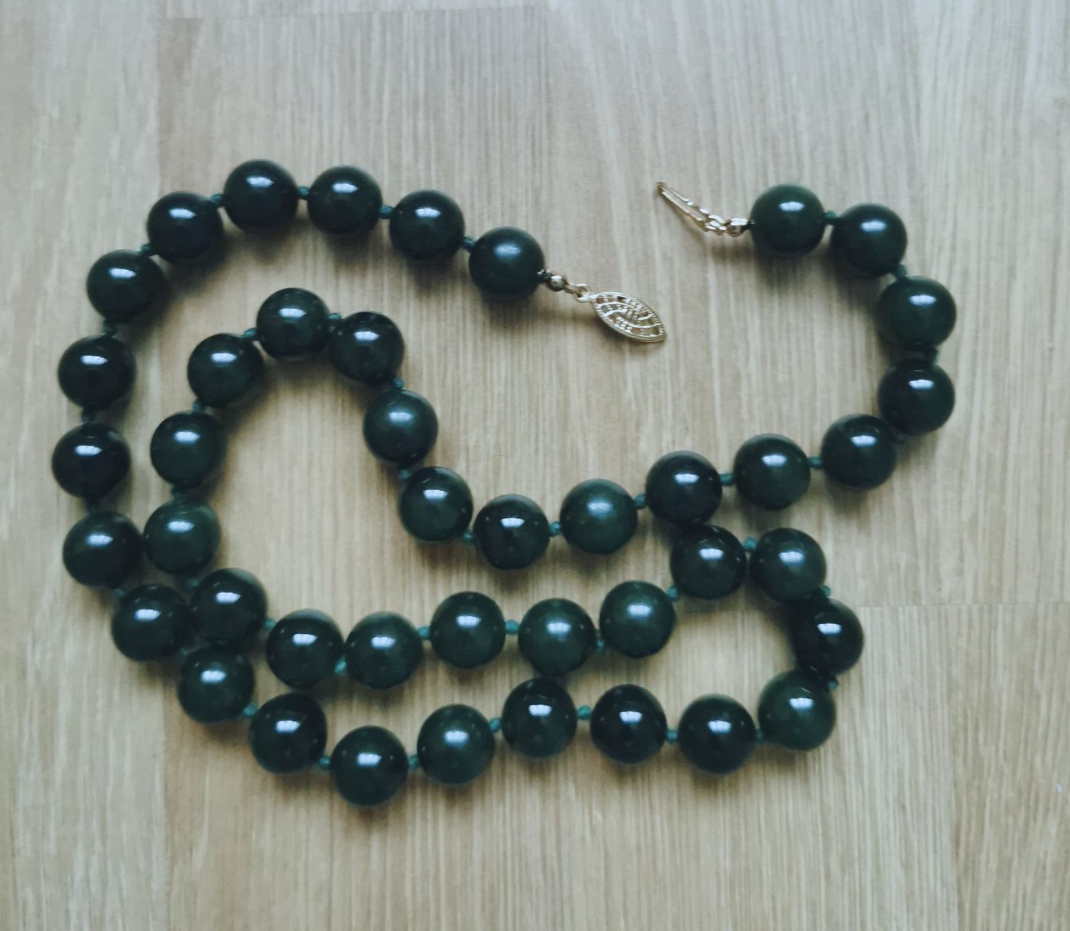 Catenine: Vintage Halskette mit Nephrit Jade Perlen – Usato da Birsfelden venduto da dsc_f8gx