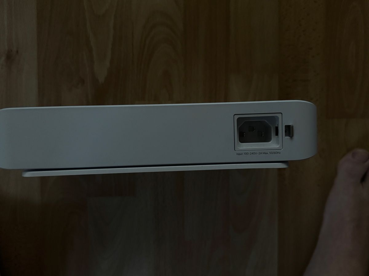 Ubiquiti Modems & Router: Ubiquiti Layer 3 Switch – Gebraucht aus Gontenschwil von Onlyyou 2