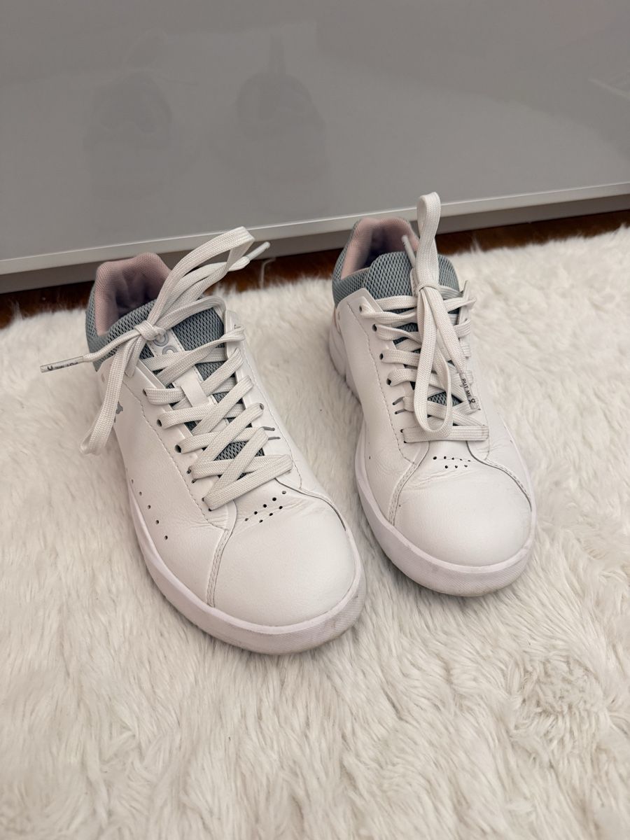 On Chaussures femmes: The Roger Schuhe – D'occasion à Dagmersellen par lea_kz9s