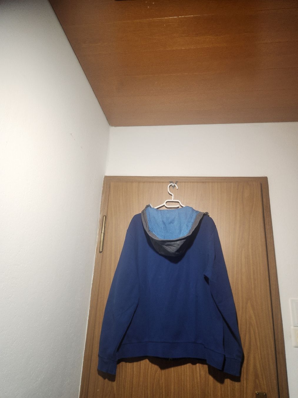 Lacoste Giacche: sweat Capuche  Lacoste  Taille  XL zippée  – Usato da Niedergösgen venduto da Eva2410 1
