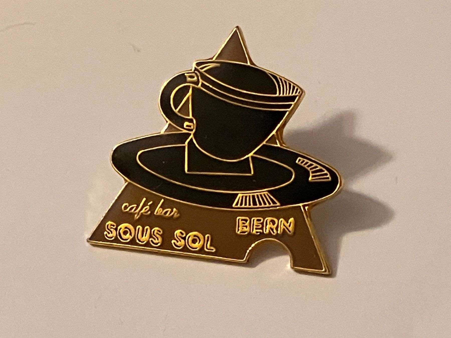 Placchette & Badge: 1 Pin Cafe Bar Sous Sol Bern – Usato da Basel venduto da djwwpp