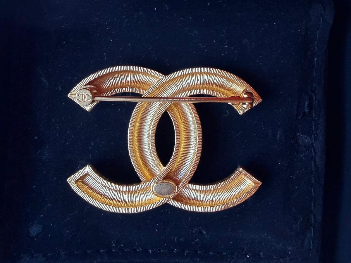 Chanel Spille & Fermagli: Chanel CC Brosche, limited Edition – Usato da Oberarth venduto da SSS. 1