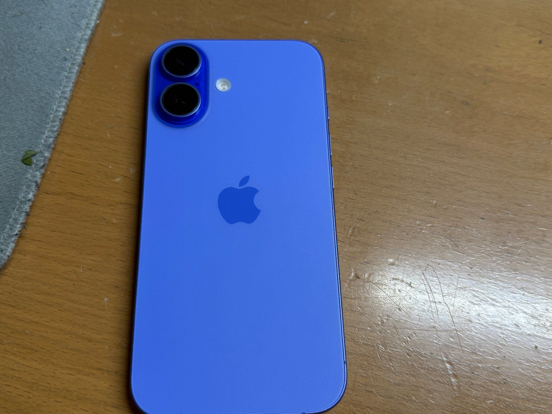 Apple Portables: Iphone 16 128Gb – D'occasion à Au SG par bah_6f5w 2