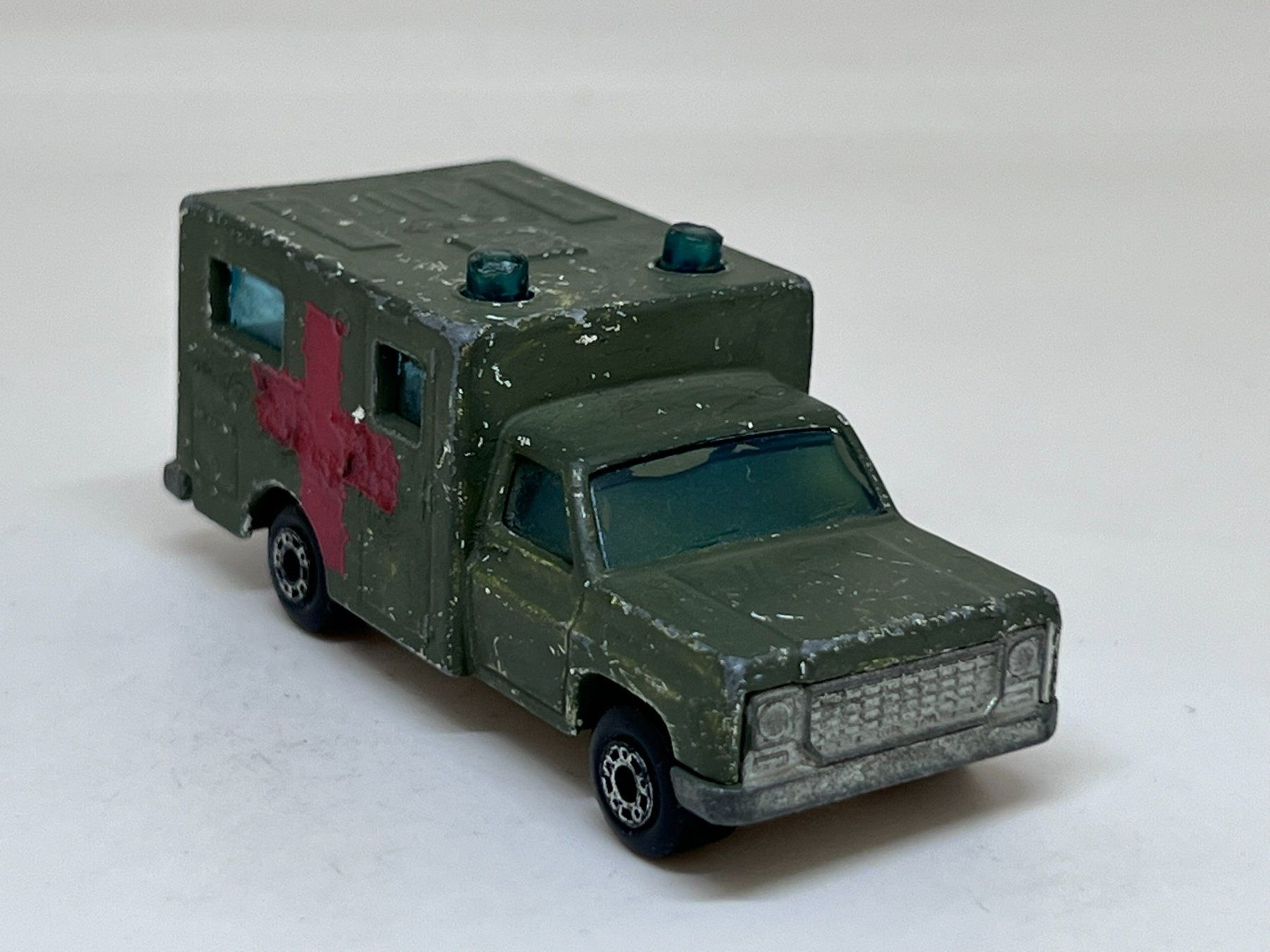 Matchbox Modellini d'auto: Matchbox Ambulance #283 – Usato da Wildegg venduto da LaaBoutique