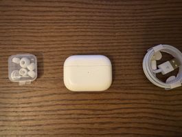 Apple AirPods Pro / Links rauscht
