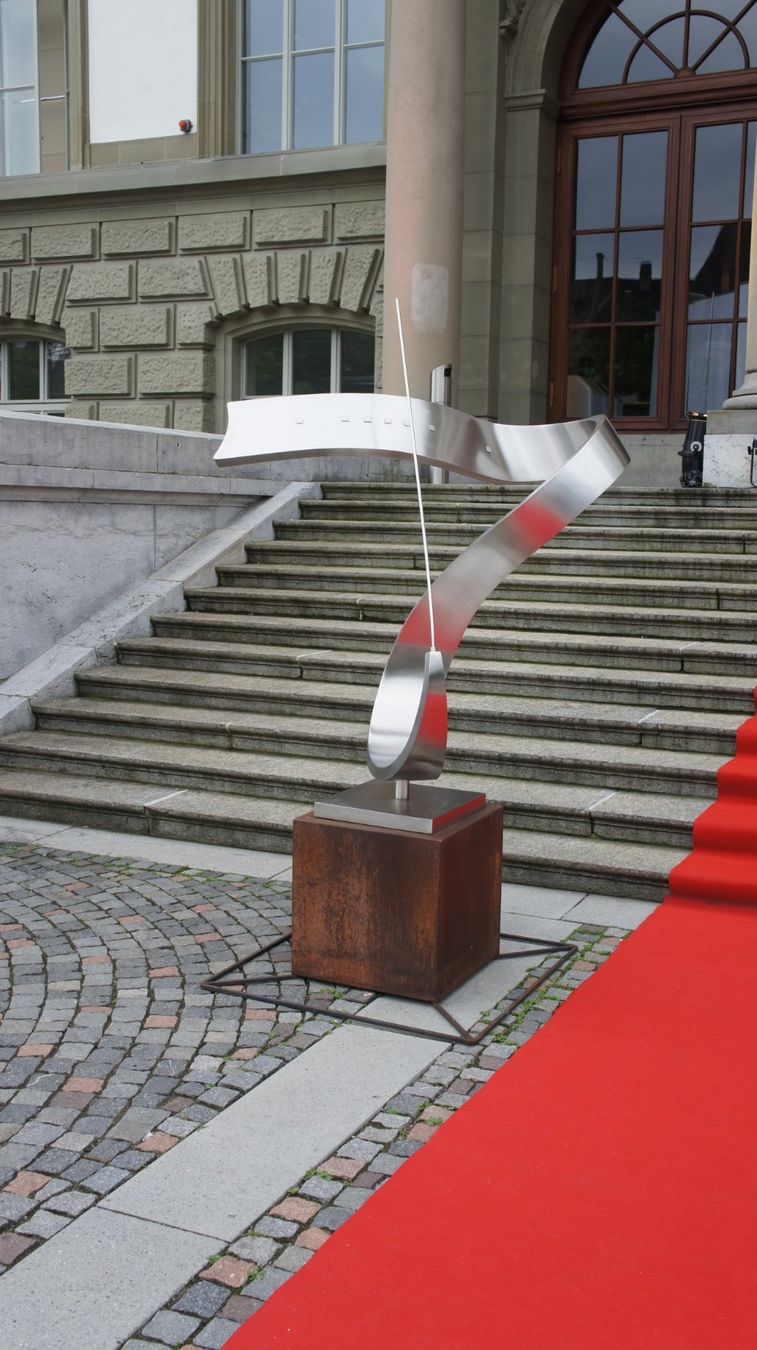 Sculture & Statue: Sonnenuhr – Usato da Dietikon venduto da boot32