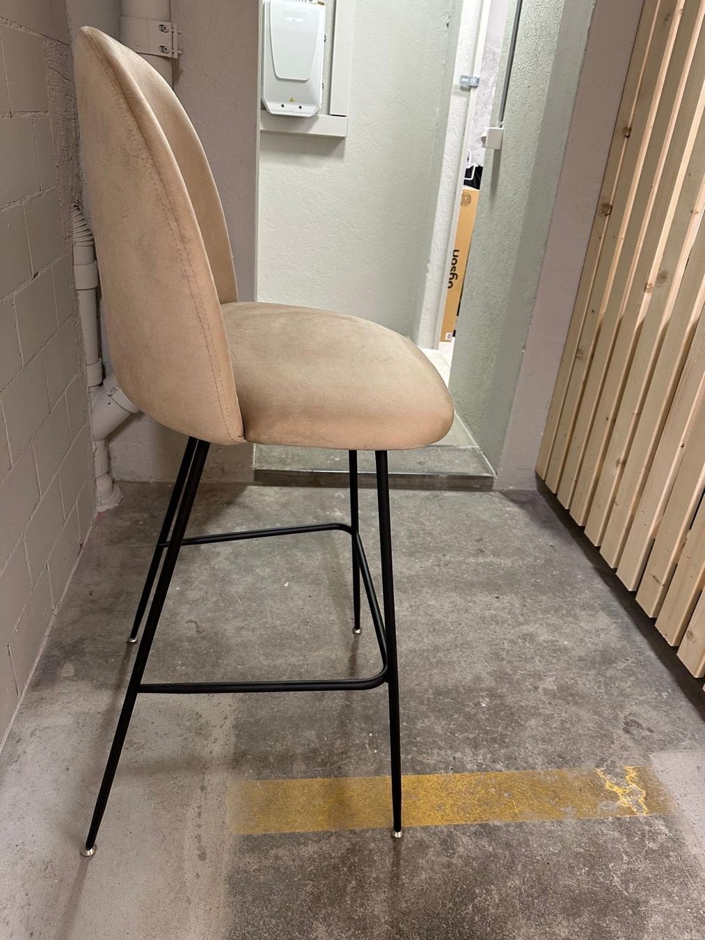 Beliani Sedie: Set mit 2 Barstühlen ARCOLA Samtstoff Taupe – Nuovo (secondo la descrizione) da Zürich venduto da igo_jvb5 3