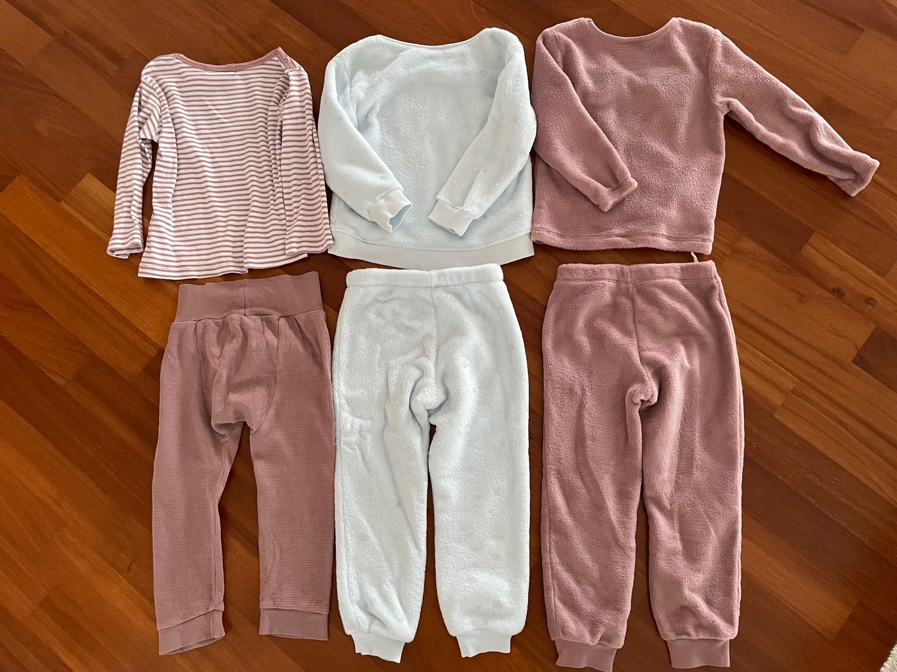 Pyjamas: Kuschelige Pyjama Sets gr.98/104 – D'occasion à Winkel par jen_5wrx 1
